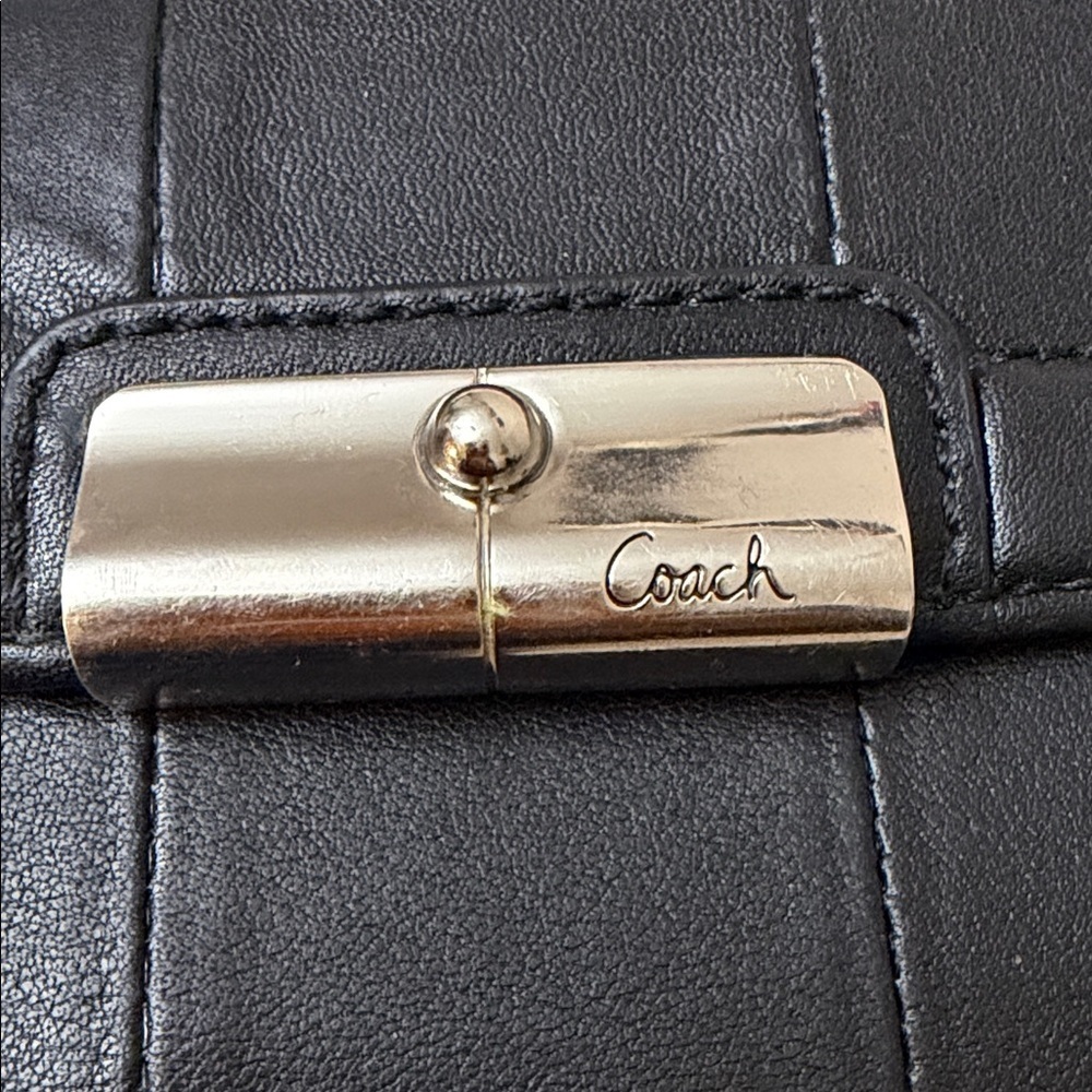 Vintage Coach Black Leather Wallet with Silver Accent - Picture 5 of 5
